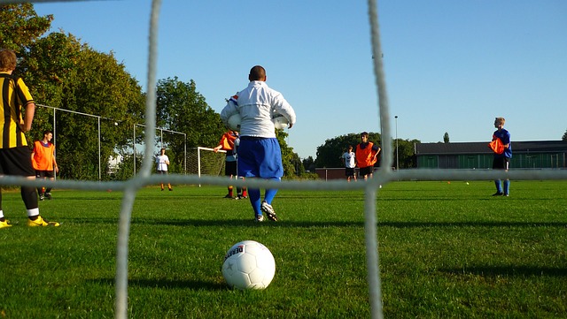 南京备战第七届老年人运动会健身球操比赛.